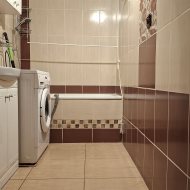 Mieszkanie w widokiem na miasto i jezioro.