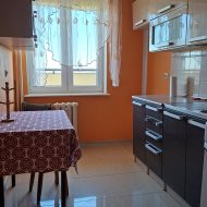 Mieszkanie w widokiem na miasto i jezioro.