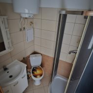 Kawalerka po remoncie, 8km od miasta.